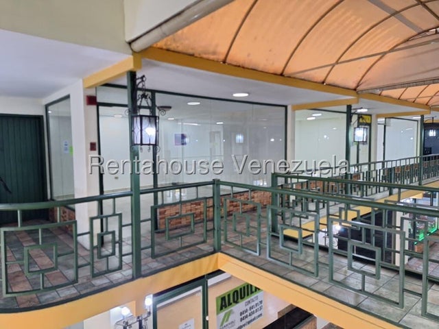 26-10983 Local Comercial en Alquiler en la Av Bolivar 