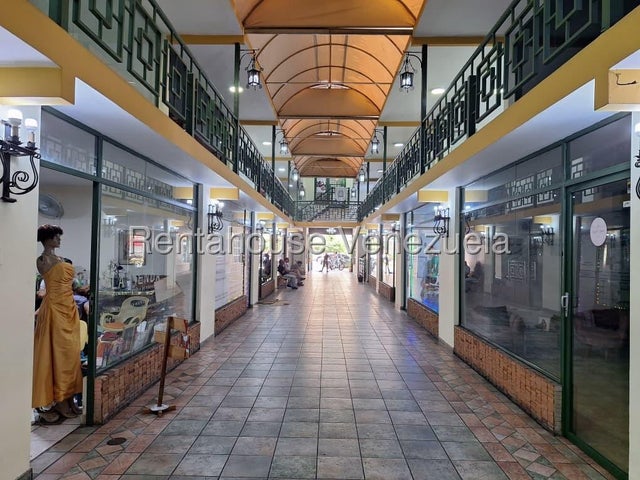 26-10983 Local Comercial en Alquiler en la Av Bolivar 