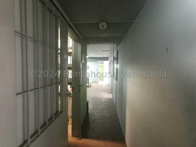 En Zona Industrial Galpon en venta Ubicado en Valencia Carabobo 25-4278 ELOISA MEJIA