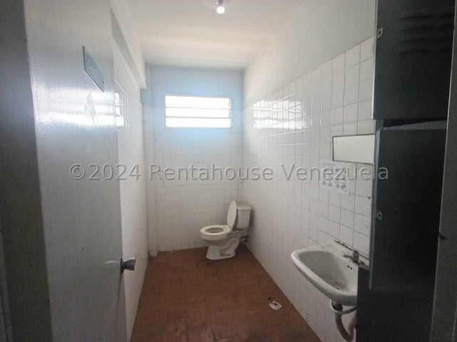 En Zona Industrial Galpon en venta Ubicado en Valencia Carabobo 25-4278 ELOISA MEJIA