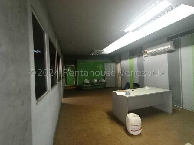 En Zona Industrial Galpon en venta Ubicado en Valencia Carabobo 25-4278 ELOISA MEJIA