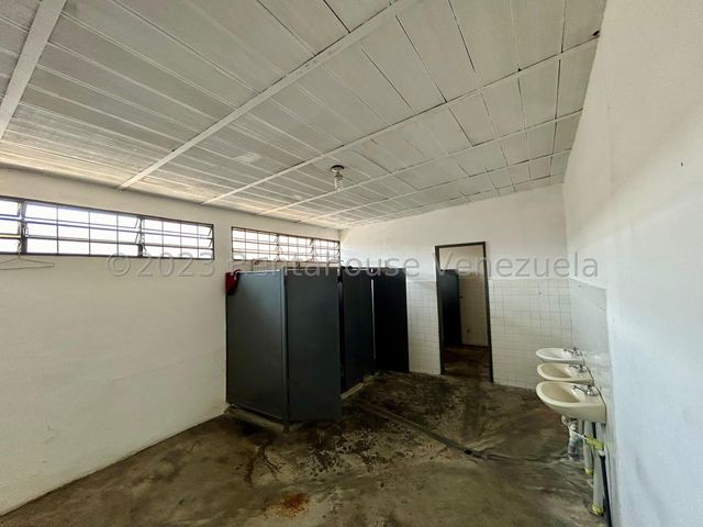 En Industrial Carabobo Galpon Comercial en Venta Ubicado en Valencia Carabobo cd 24-11132 ELOISA MEJIA