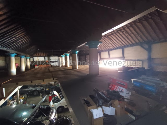En el Centro de Valencia en venta  Ubicado en Valencia Carabobo 24-17854 ELOISA MEJIA