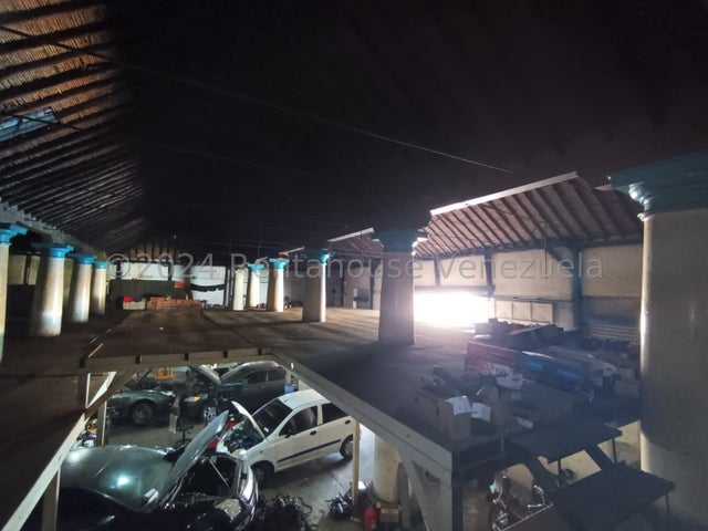 En el Centro de Valencia en venta  Ubicado en Valencia Carabobo 24-17854 ELOISA MEJIA