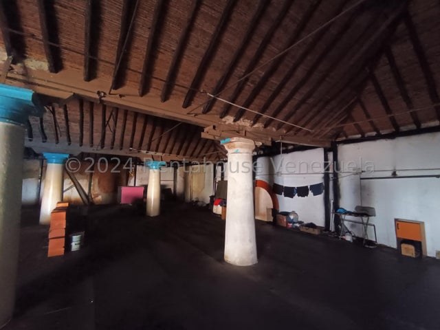 En el Centro de Valencia en venta  Ubicado en Valencia Carabobo 24-17854 ELOISA MEJIA