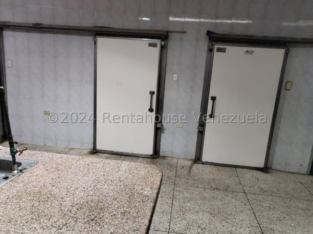 Edificio en venta Av Bolivar Su Valencia Carabobo cd 24-19666 ELOISA MEJIA