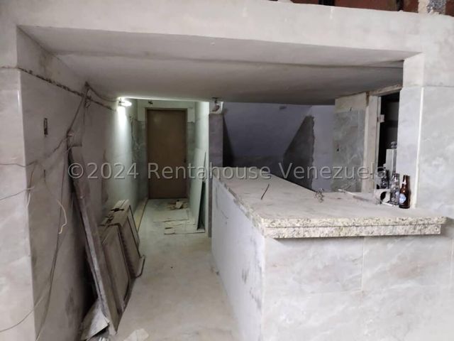 Edificio en venta Av Bolivar Su Valencia Carabobo cd 24-19666 ELOISA MEJIA