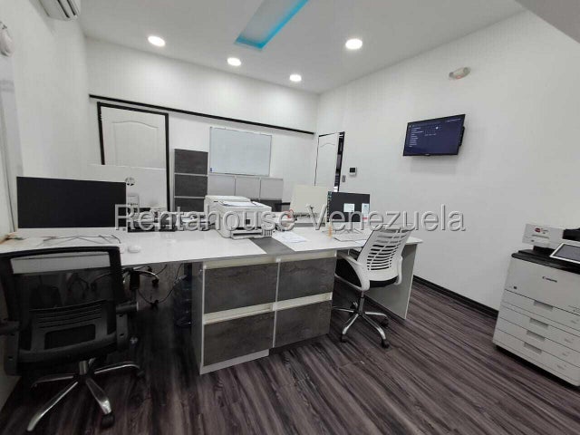 Edificio 4 nieveles con planta electrica en venta ubicado en La Michelena Valencia Carabobo cd 26-1833 ELOISA MEJIA