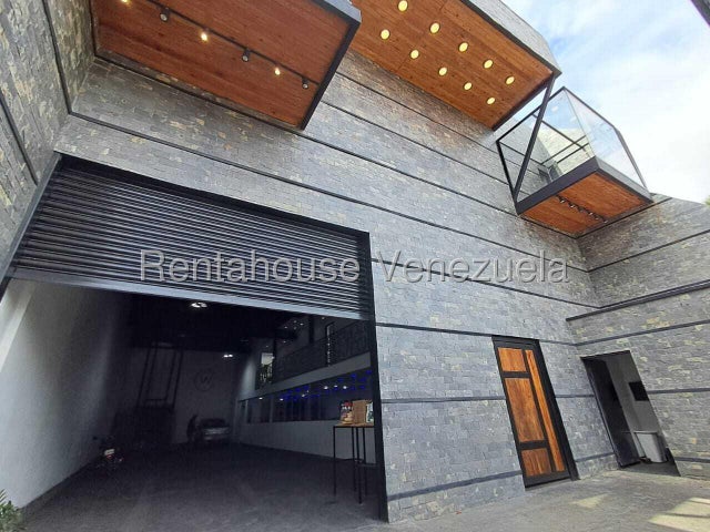 Edificio 4 nieveles con planta electrica en venta ubicado en La Michelena Valencia Carabobo cd 26-1833 ELOISA MEJIA