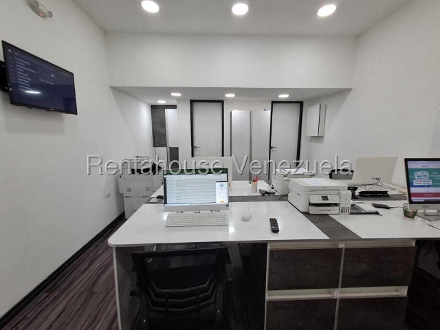 Edificio 4 nieveles con planta electrica en venta ubicado en La Michelena Valencia Carabobo cd 26-1833 ELOISA MEJIA