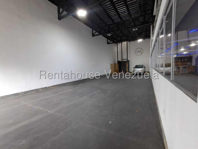 Edificio 4 nieveles con planta electrica en venta ubicado en La Michelena Valencia Carabobo cd 26-1833 ELOISA MEJIA