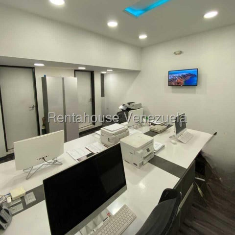 Edificio 4 nieveles con planta electrica en venta ubicado en La Michelena Valencia Carabobo cd 26-1833 ELOISA MEJIA