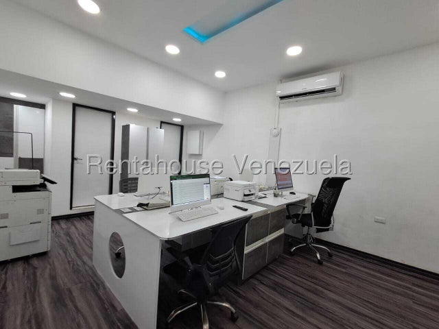 Edificio 4 nieveles con planta electrica en venta ubicado en La Michelena Valencia Carabobo cd 26-1833 ELOISA MEJIA