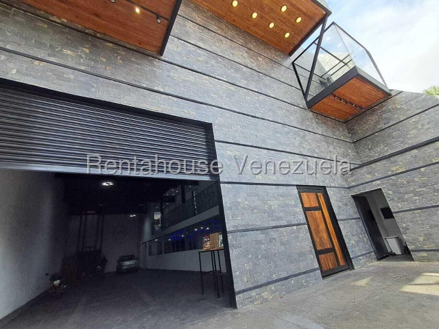 Edificio 4 nieveles con planta electrica en venta ubicado en La Michelena Valencia Carabobo cd 26-1833 ELOISA MEJIA