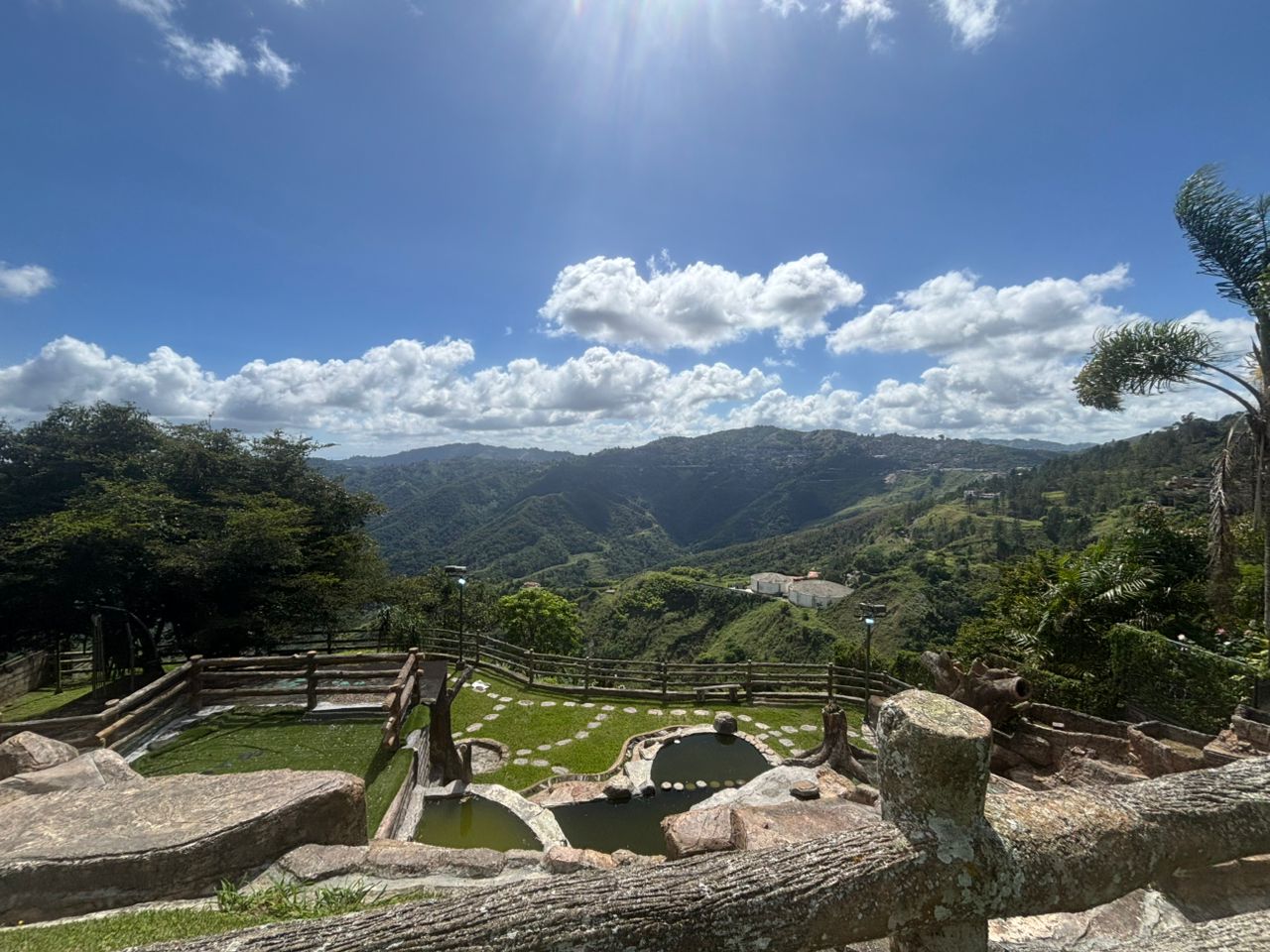 Vendo casa en los guayabitos con piscina