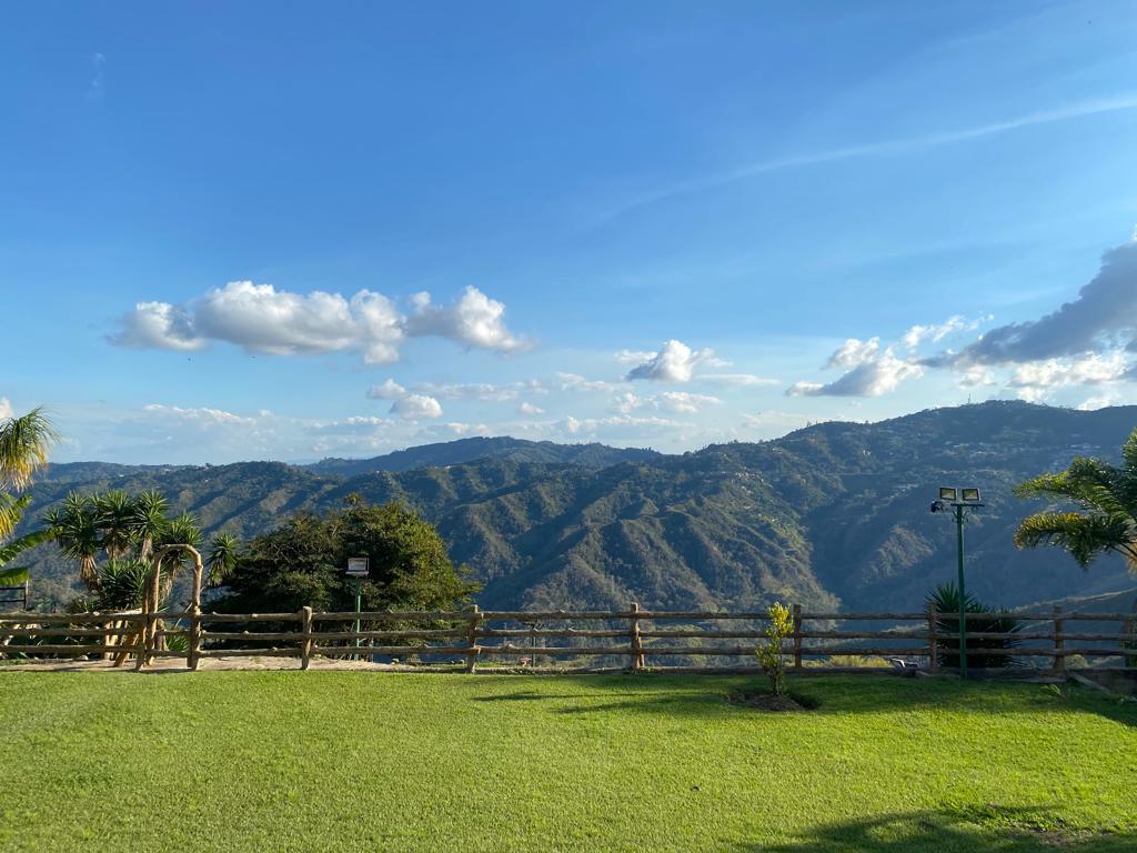 Vendo casa en los guayabitos con piscina