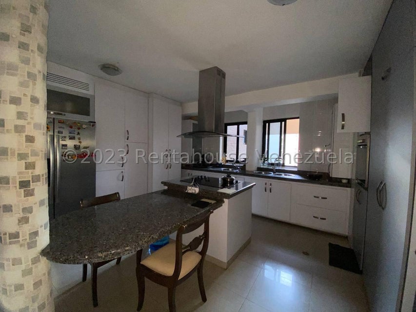 Apartamento en venta en Valles de Camoruco Valencia Carabobo Desiree Castillo Rentahouse 