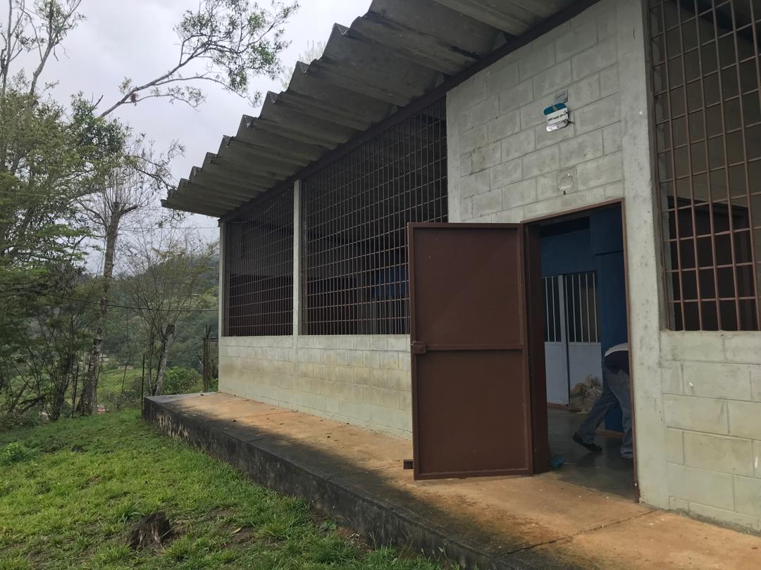 En Caripe, se vende galpón 