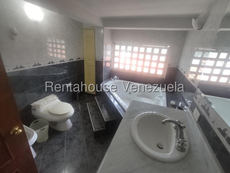 Casa en venta en Parque Mirador Via Guataparo Valencia Carabobo Desiree Castillo Rentahouse 
