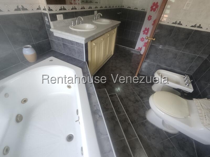 Casa en venta en Parque Mirador Via Guataparo Valencia Carabobo Desiree Castillo Rentahouse 