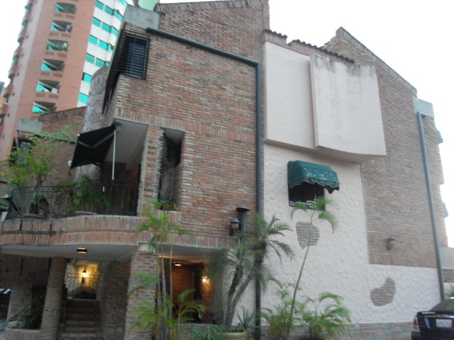 Townhouse en venta ubicado en Las Chimeneas Valencia Carabobo 24-21219 ELOISA MEJIA