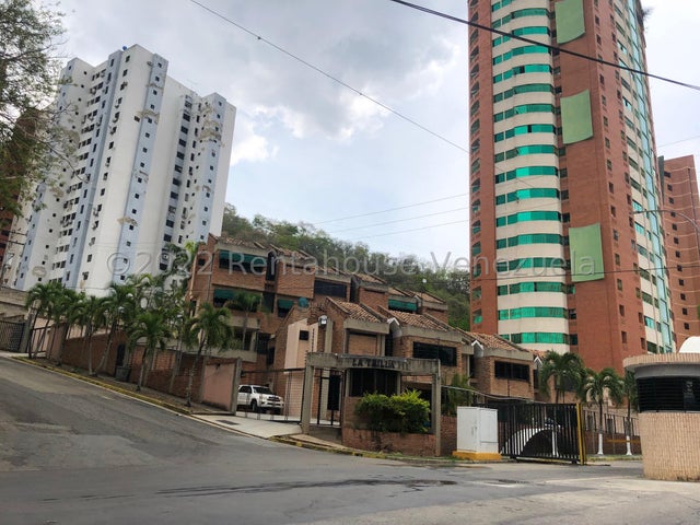 Townhouse en venta ubicado en Las Chimeneas Valencia Carabobo 24-21219 ELOISA MEJIA