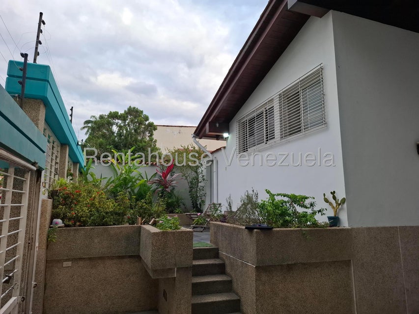 Casa en Alquiler en Trigal Centro Valencia Carabobo Desiree Castillo Rentahouse 26-12081