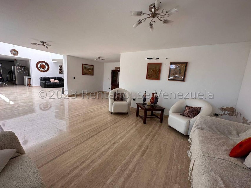 Casa en venta en las Morochas San Diego Carabobo Desiree Castillo Rentahouse 26-8714