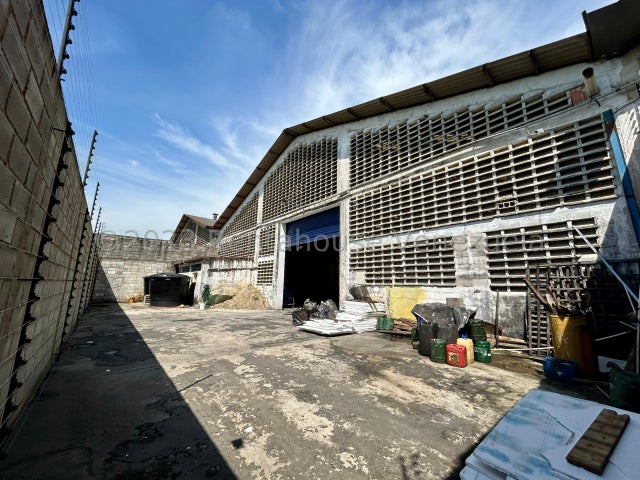 De oportunidad Galpon Comercial en venta ubicado en zona industrial carabobo codigo 24-11132 ELOISA MEJIA