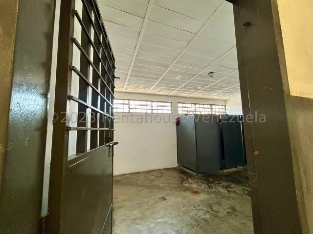 De oportunidad Galpon Comercial en venta ubicado en zona industrial carabobo codigo 24-11132 ELOISA MEJIA