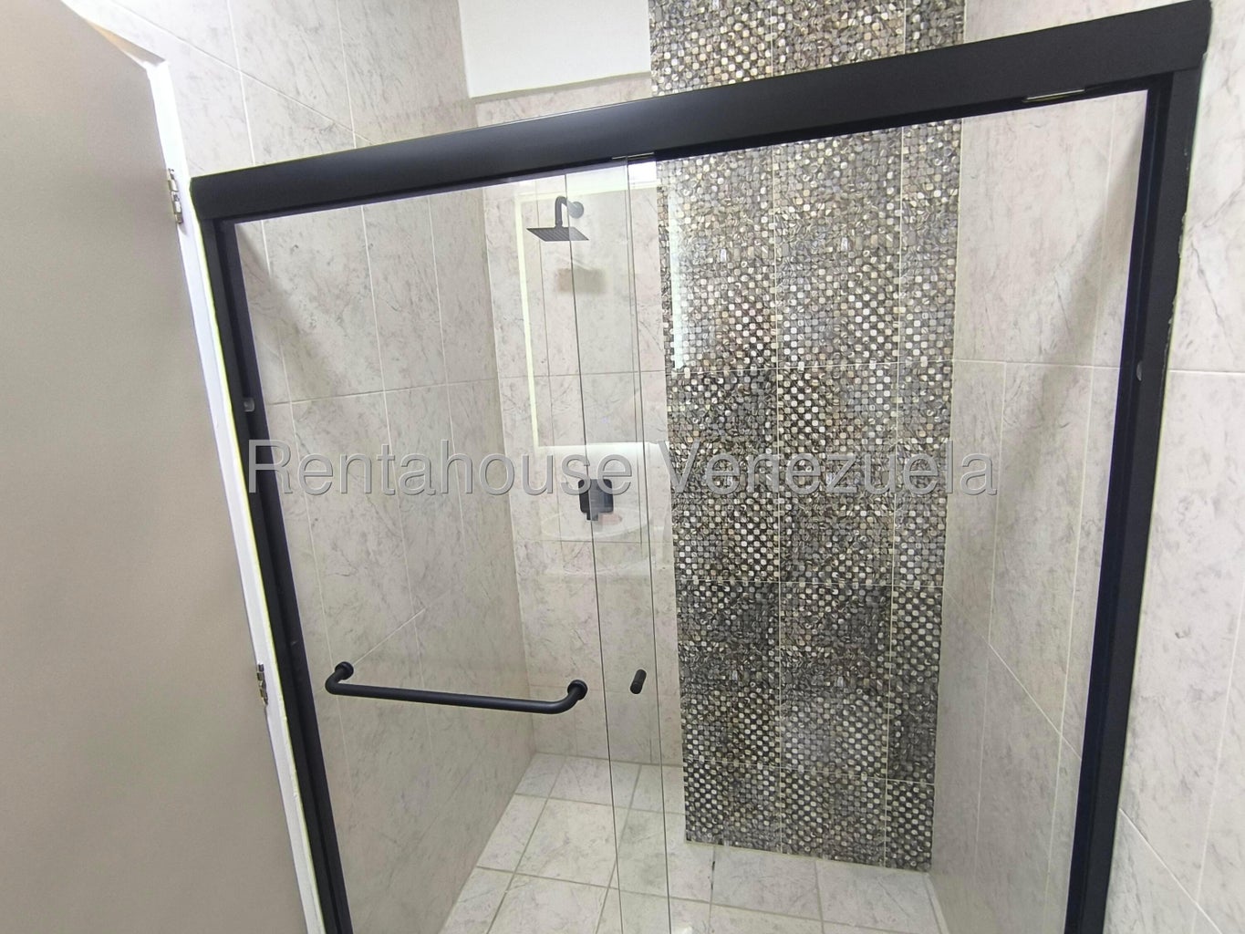 Hermoso apartamento, con una vista hermosa,  prácticamente nuevo, listo para firmar y hacerlo tu hogar ideal... Ubicado Areka Suites Manantial, Naguanagua.