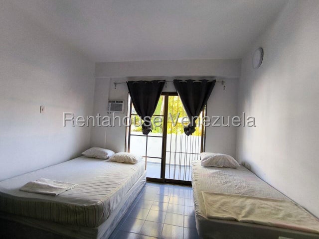 Complejo turistico en venta ubicado en Playa Sur Tucacas 26-16978