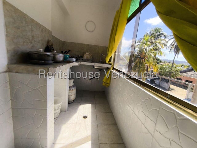 Complejo turistico en venta ubicado en Playa Sur Tucacas 26-16978