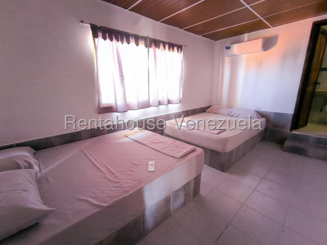 Complejo turistico en venta ubicado en Playa Sur Tucacas 26-16978