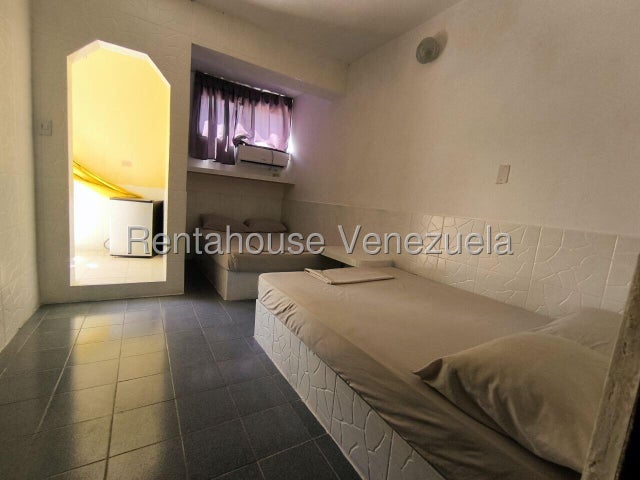 Complejo turistico en venta ubicado en Playa Sur Tucacas 26-16978