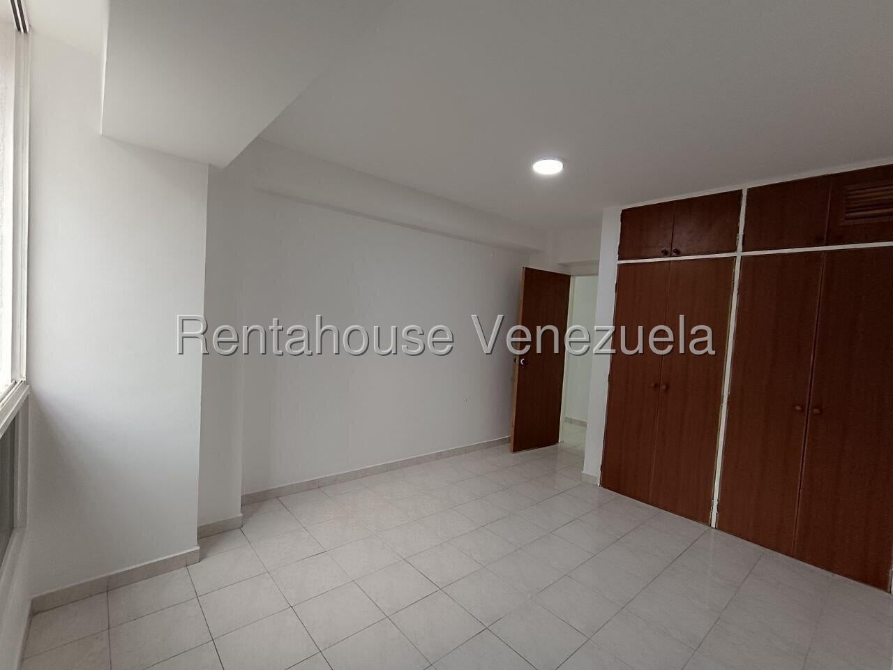 Penthouse en alquiler frente al centro comercial Sambil en Naguanagua Carabobo con Planta Electrica y Pozo de Agua Penthouse 