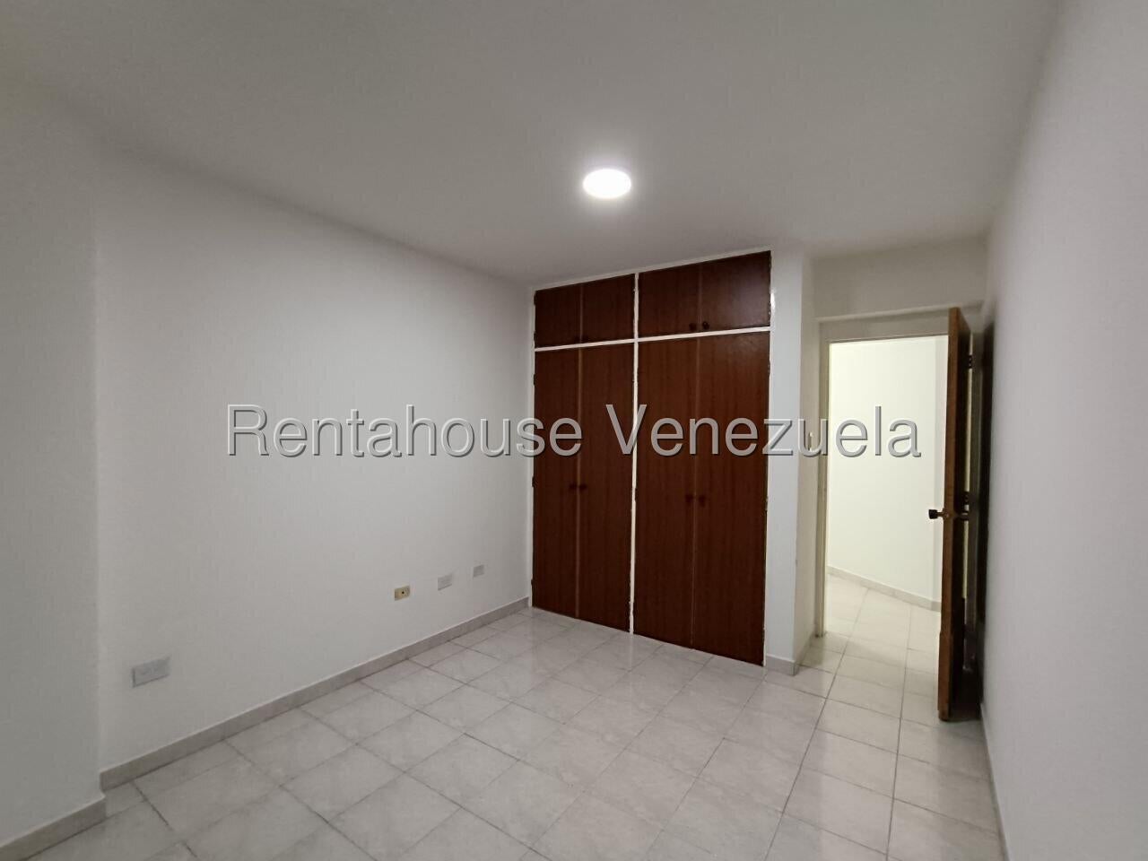 Penthouse en alquiler frente al centro comercial Sambil en Naguanagua Carabobo con Planta Electrica y Pozo de Agua Penthouse 