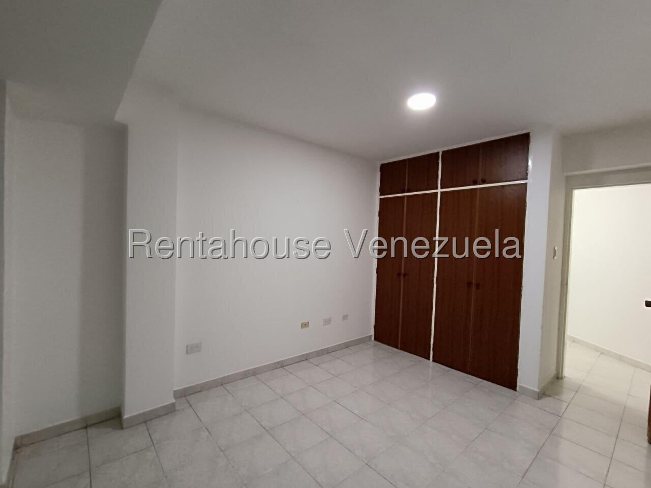 Penthouse en alquiler frente al centro comercial Sambil en Naguanagua Carabobo con Planta Electrica y Pozo de Agua Penthouse 