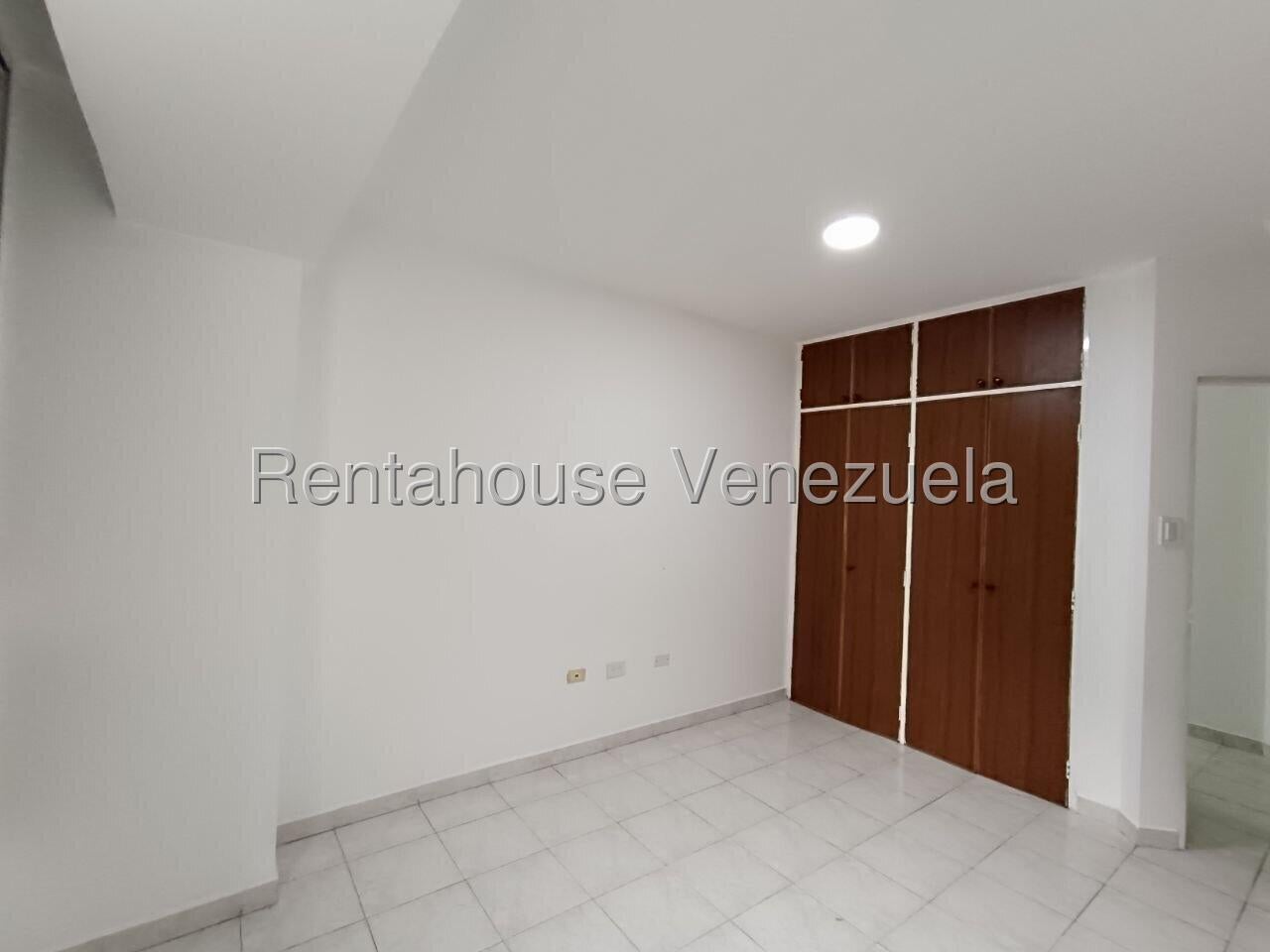 Penthouse en alquiler frente al centro comercial Sambil en Naguanagua Carabobo con Planta Electrica y Pozo de Agua Penthouse 