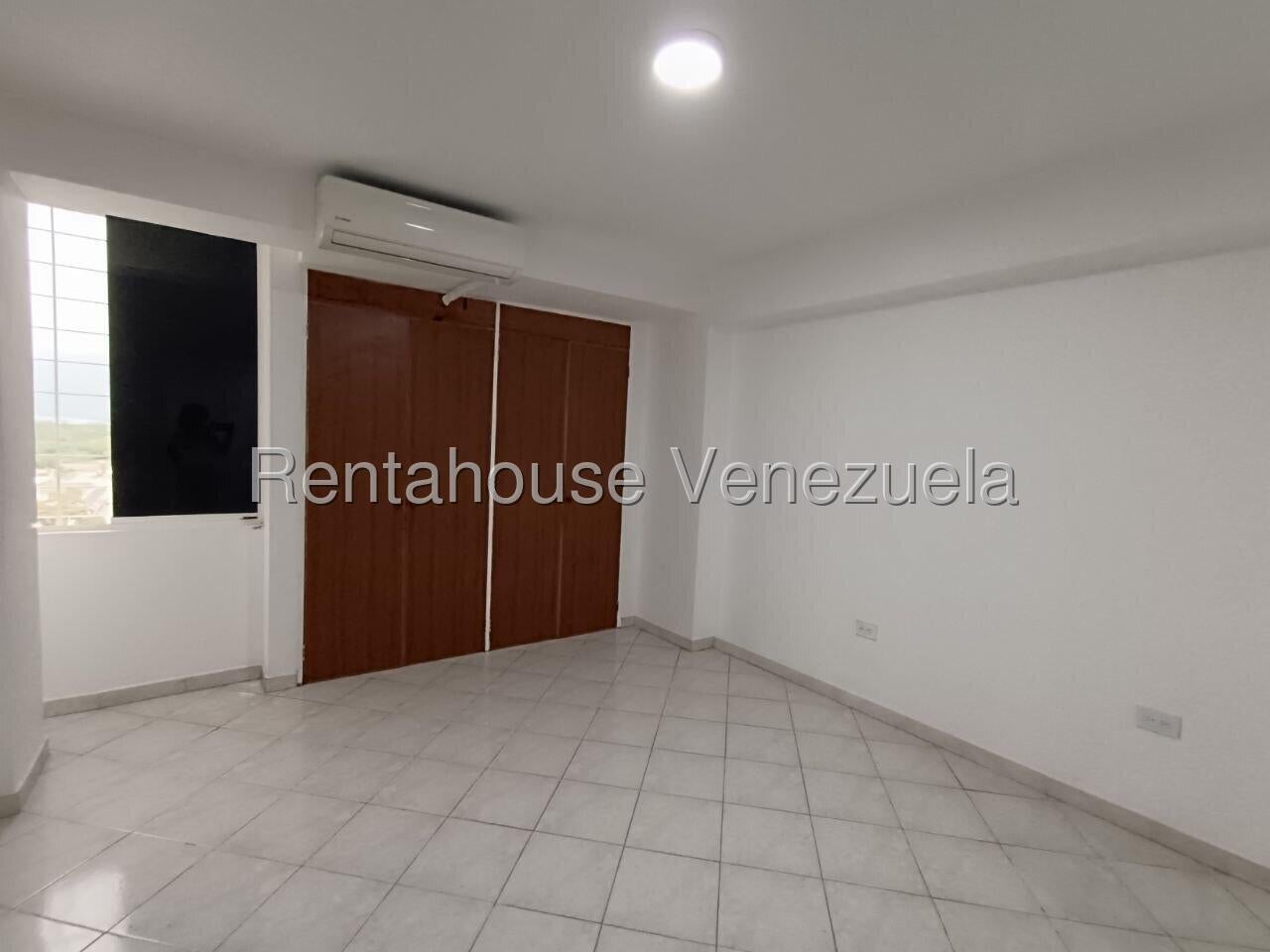 Penthouse en alquiler frente al centro comercial Sambil en Naguanagua Carabobo con Planta Electrica y Pozo de Agua Penthouse 
