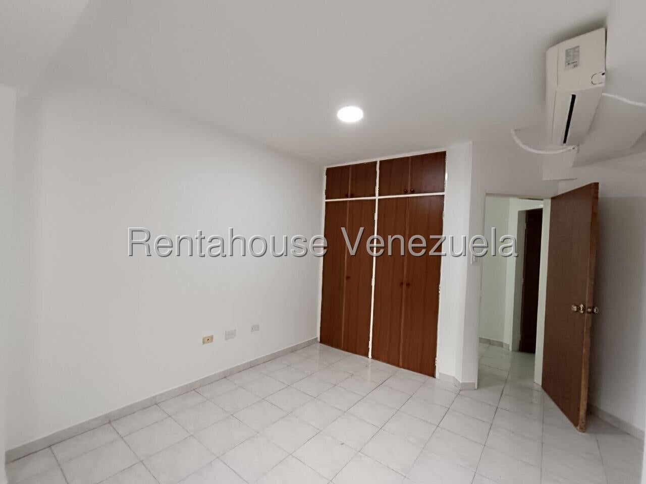 Penthouse en alquiler frente al centro comercial Sambil en Naguanagua Carabobo con Planta Electrica y Pozo de Agua Penthouse 