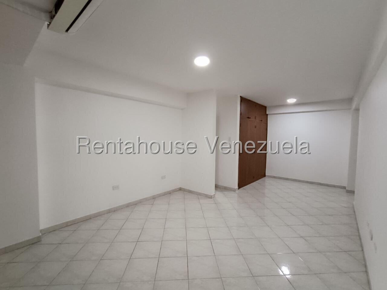 Penthouse en alquiler frente al centro comercial Sambil en Naguanagua Carabobo con Planta Electrica y Pozo de Agua Penthouse 