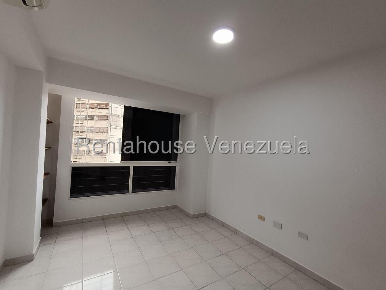 Penthouse en alquiler frente al centro comercial Sambil en Naguanagua Carabobo con Planta Electrica y Pozo de Agua Penthouse 