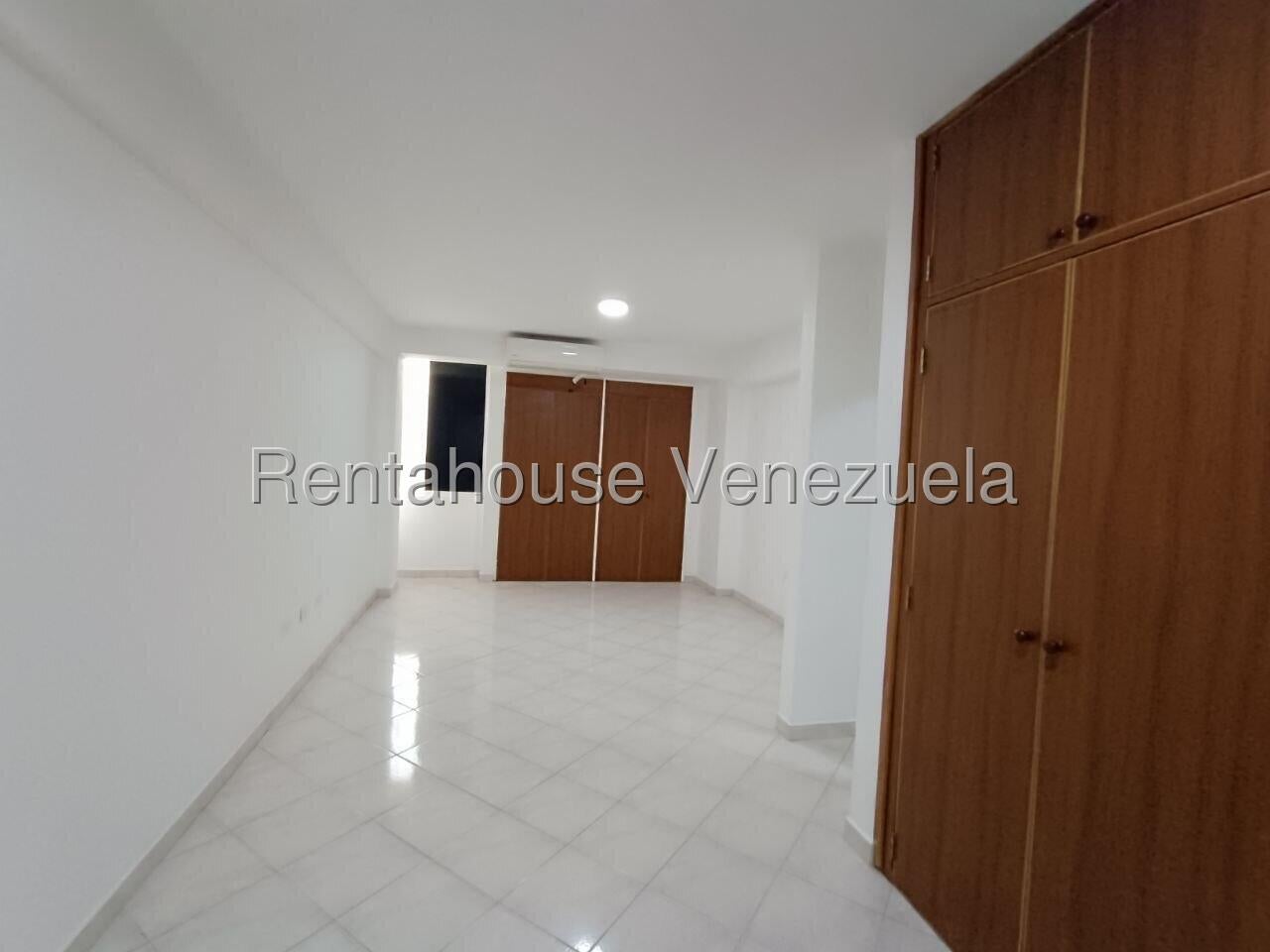 Penthouse en alquiler frente al centro comercial Sambil en Naguanagua Carabobo con Planta Electrica y Pozo de Agua Penthouse 
