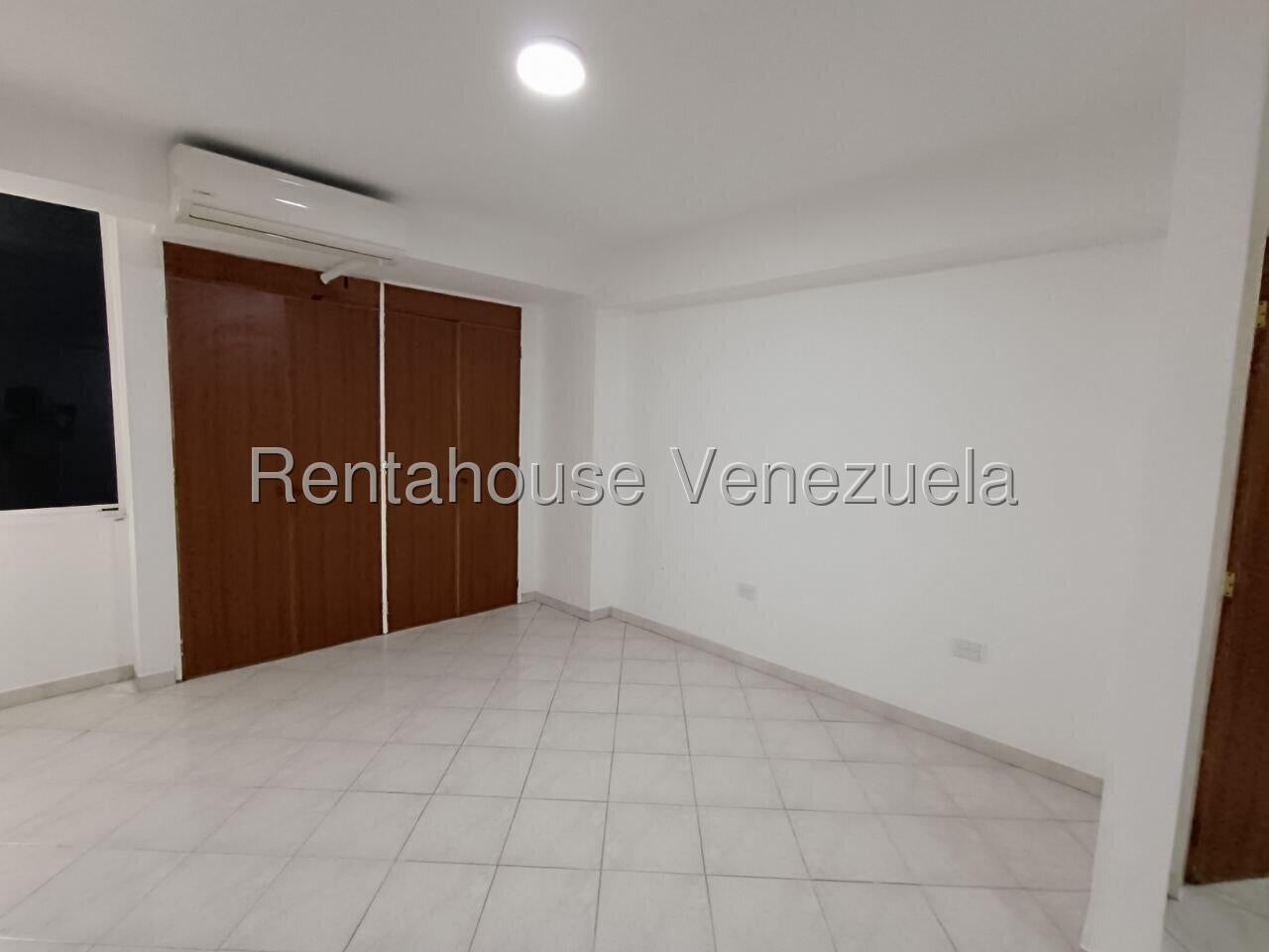 Penthouse en alquiler frente al centro comercial Sambil en Naguanagua Carabobo con Planta Electrica y Pozo de Agua Penthouse 