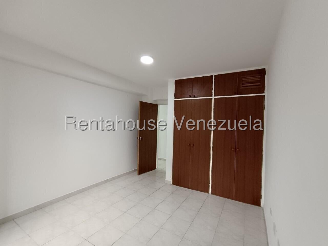 Penthouse en alquiler frente al centro comercial Sambil en Naguanagua Carabobo con Planta Electrica y Pozo de Agua Penthouse 