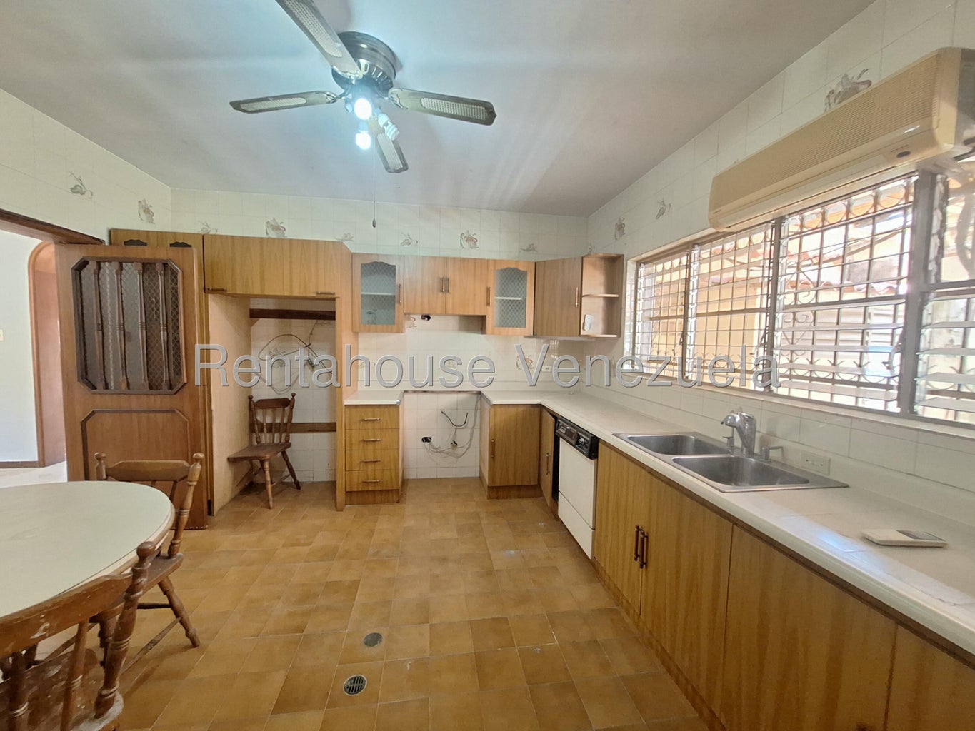 Casa en venta con planta electrica ubicada en prebo valencia 22-10437