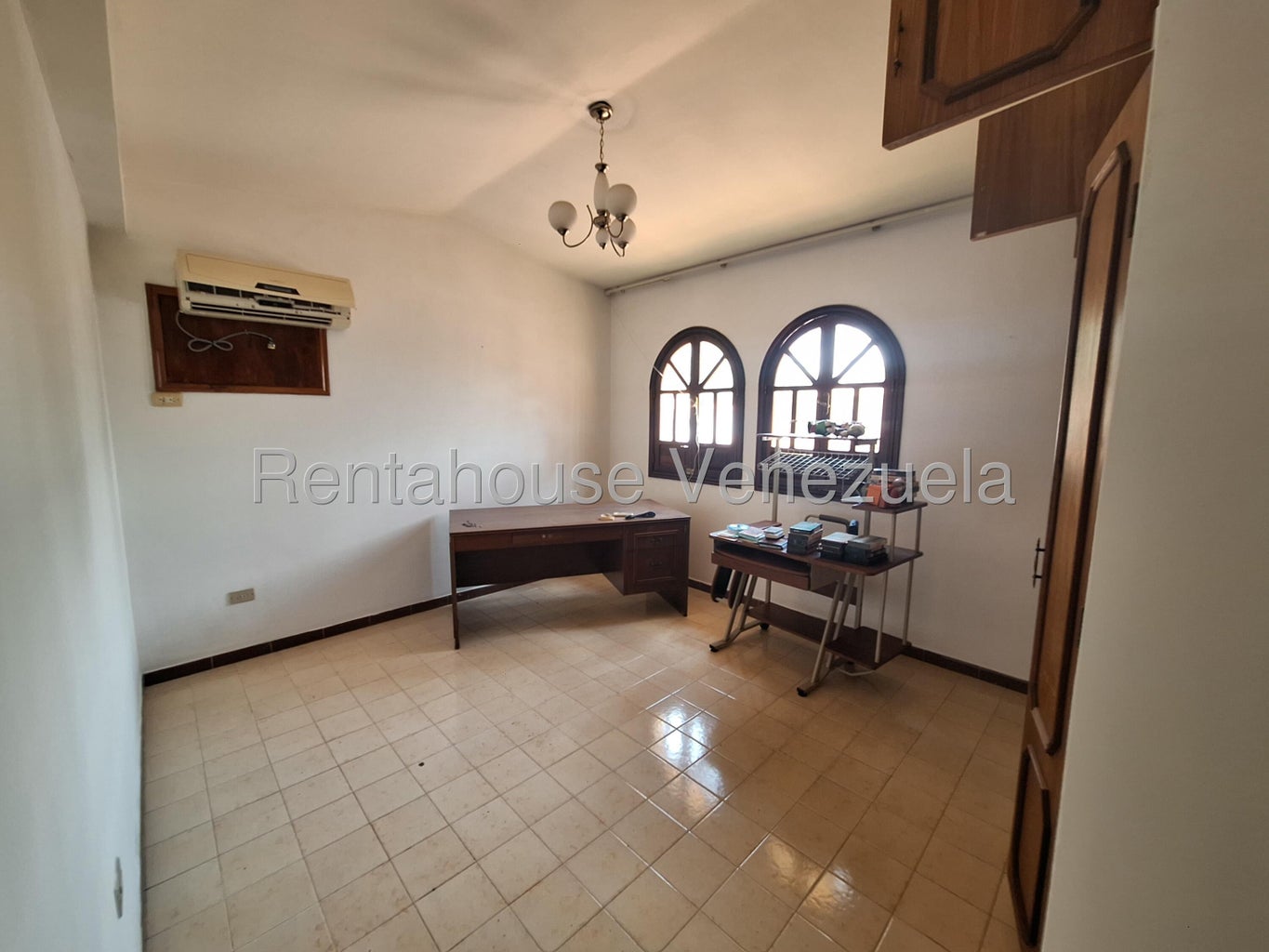 Casa en venta con planta electrica ubicada en prebo valencia 22-10437
