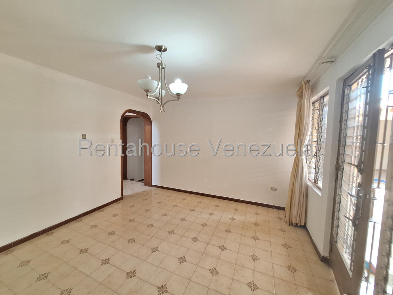 Casa en venta con planta electrica ubicada en prebo valencia 22-10437