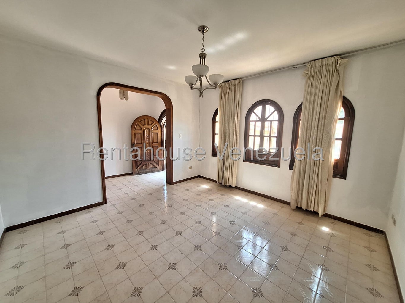 Casa en venta con planta electrica ubicada en prebo valencia 22-10437